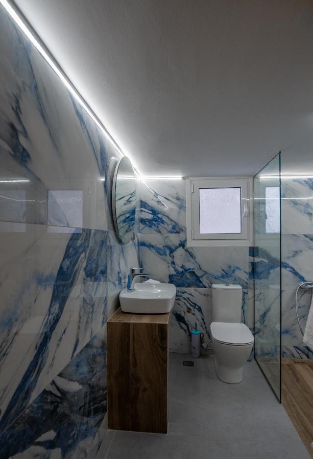 Max Blue Apartment, A Stay Like No Other Piraeus Ngoại thất bức ảnh